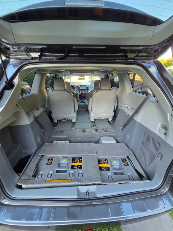 avv-toyota-sienna-venda-0d7593b-imagem-010