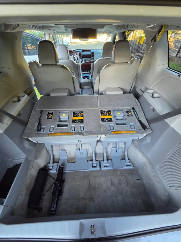 avv-toyota-sienna-venda-0d7593b-imagem-011