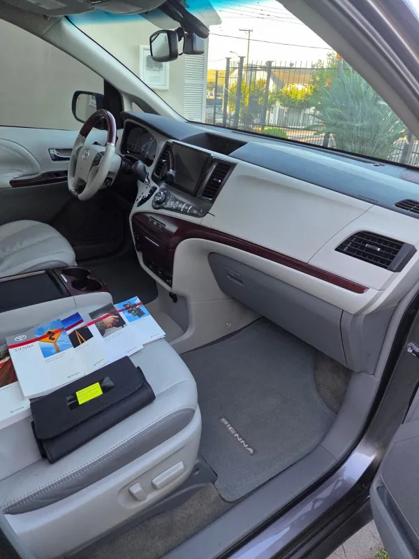 avv-toyota-sienna-venda-0d7593b-imagem-012