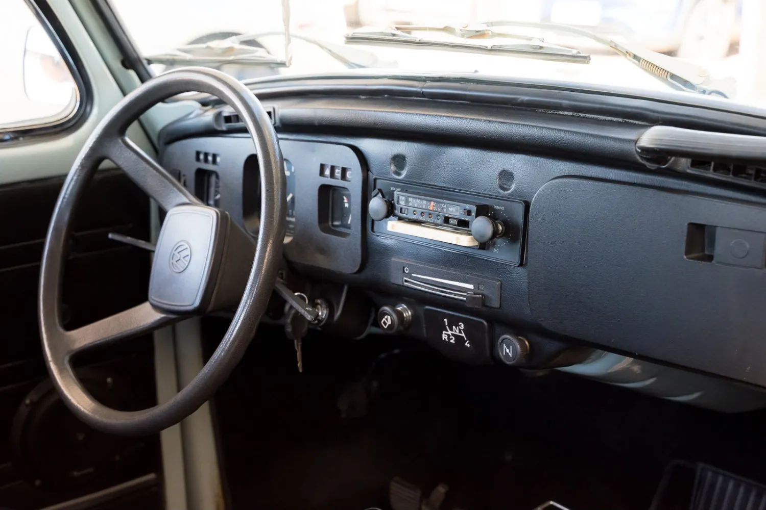 avv-volkswagen-1600-venda-7e60a2b-imagem-022