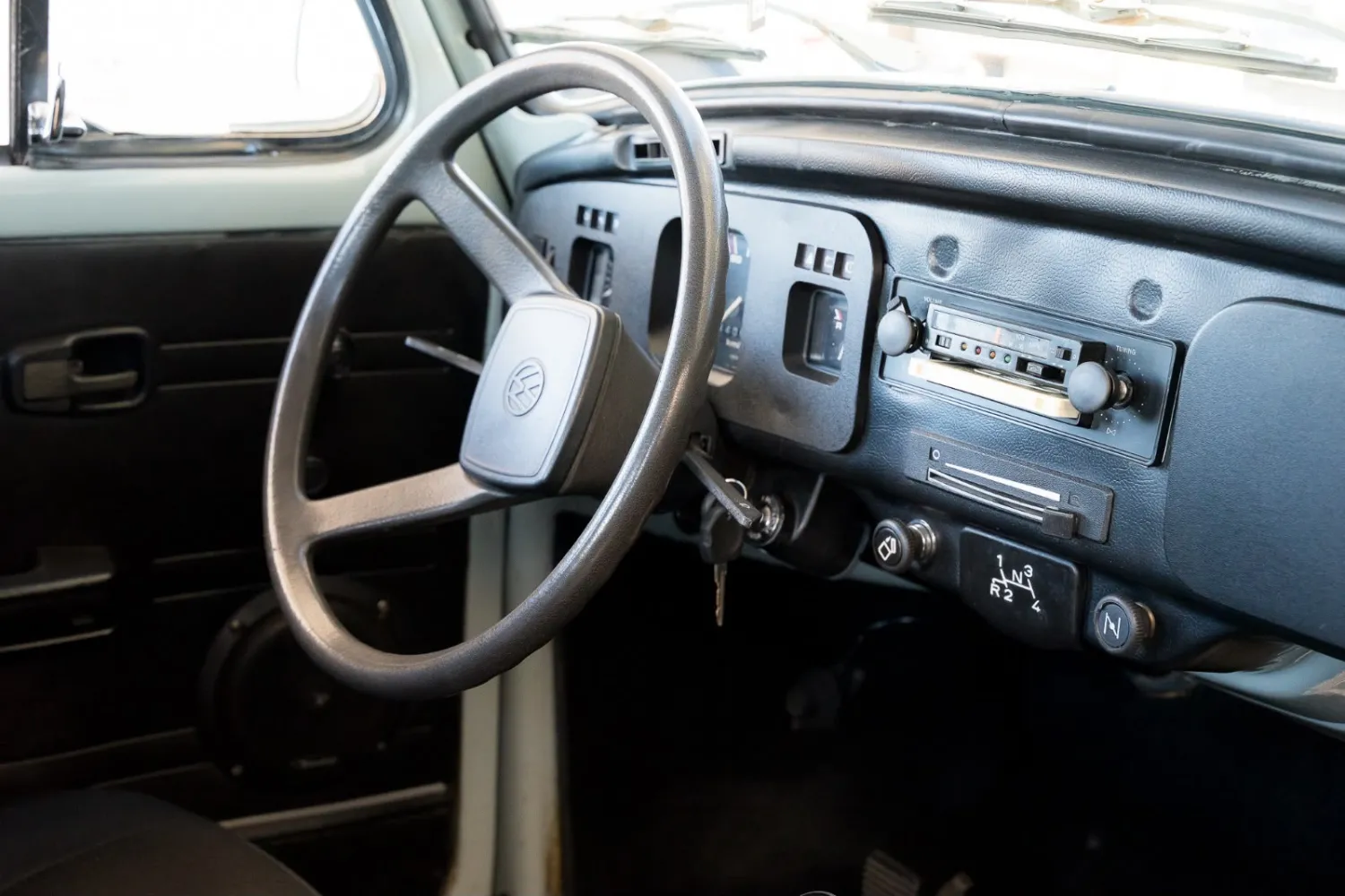 avv-volkswagen-1600-venda-7e60a2b-imagem-023