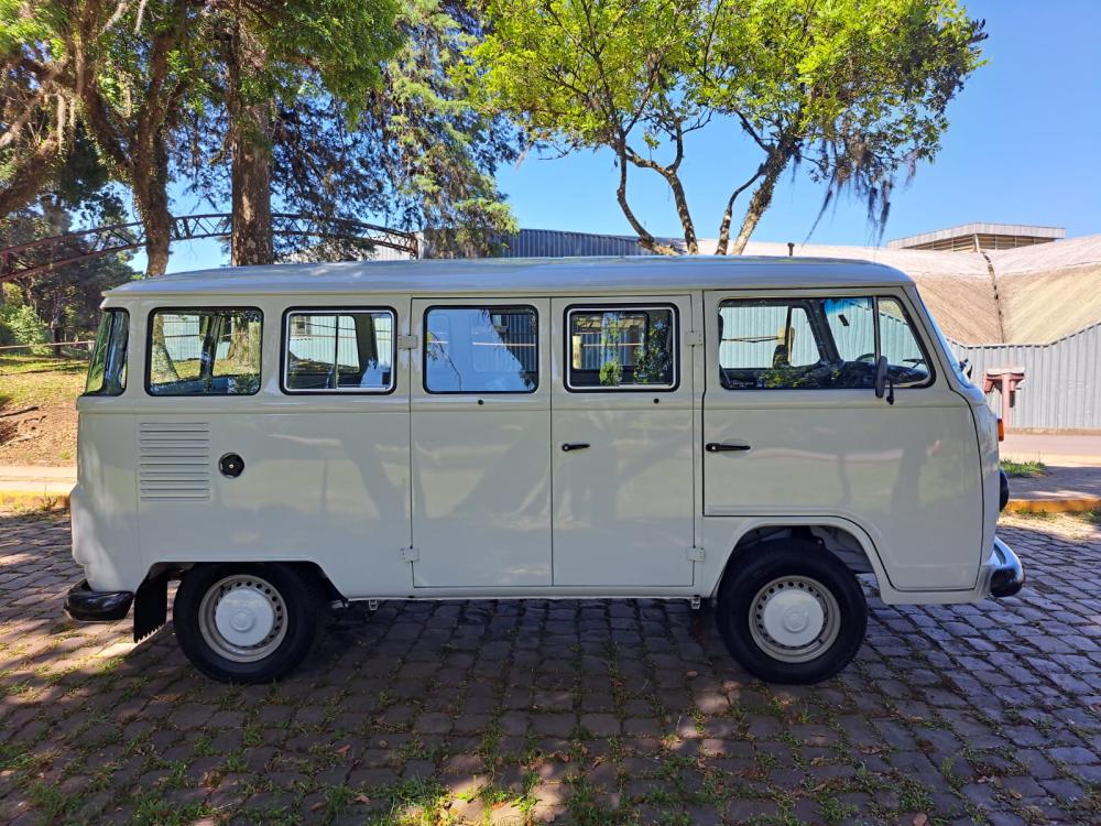 Kombi - Foto #10 do anúncio à venda de Carro clássico