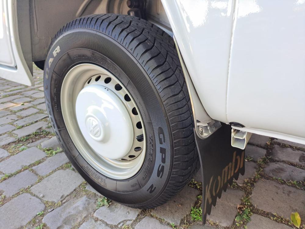 Kombi - Foto #15 do anúncio à venda de Carro clássico