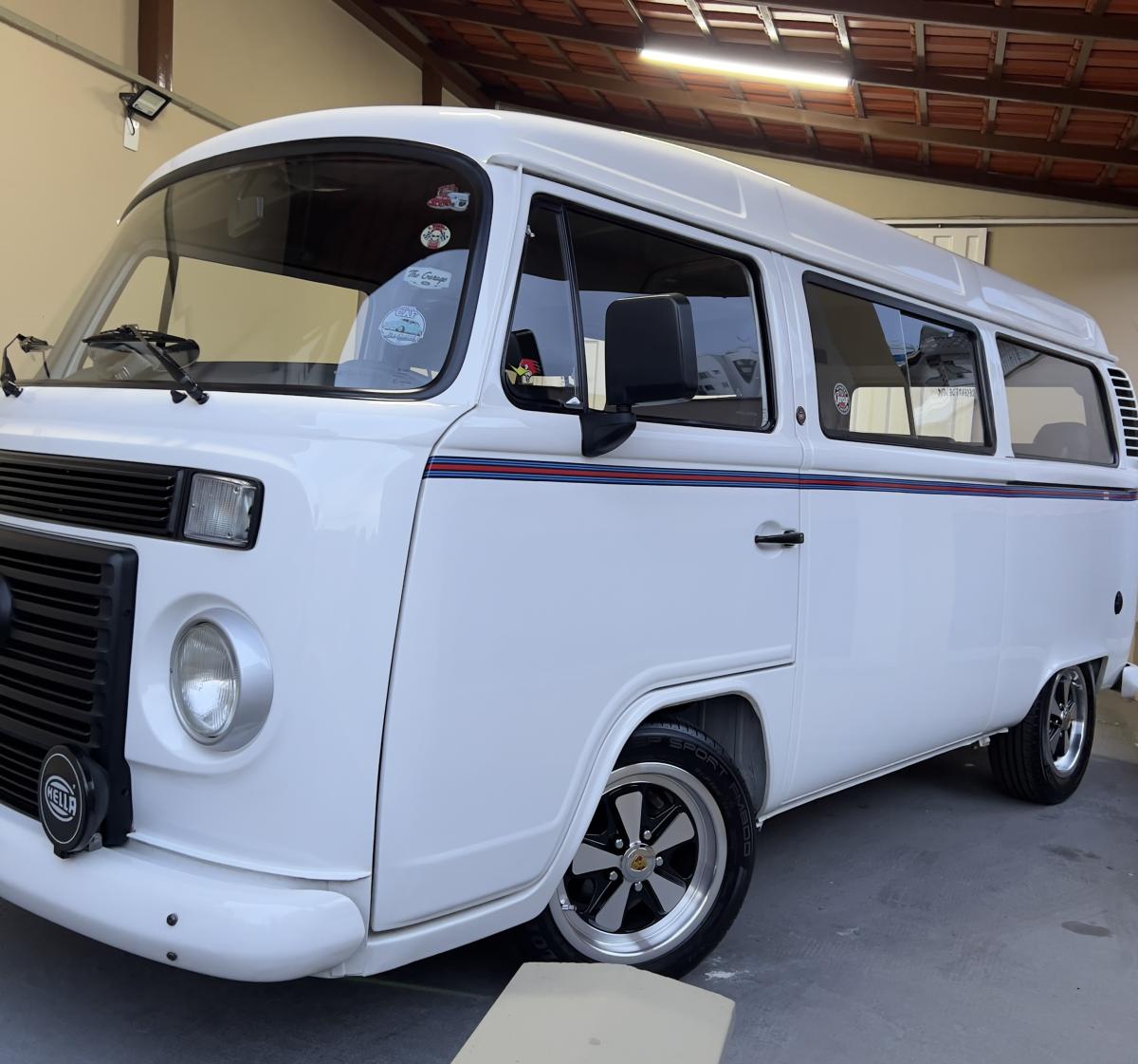 Kombi - Foto #2 do anúncio à venda de Carro clássico
