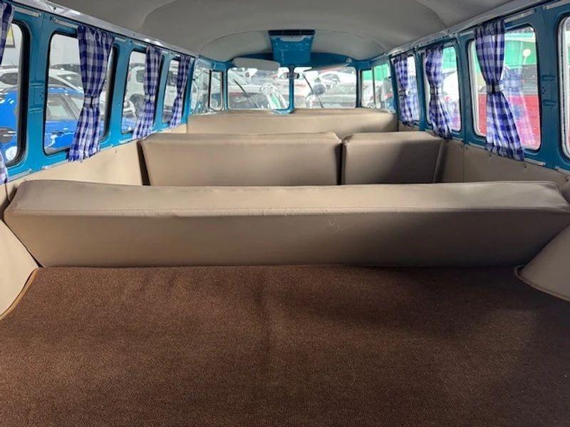 Kombi - Foto #2 do anúncio à venda de Carro clássico