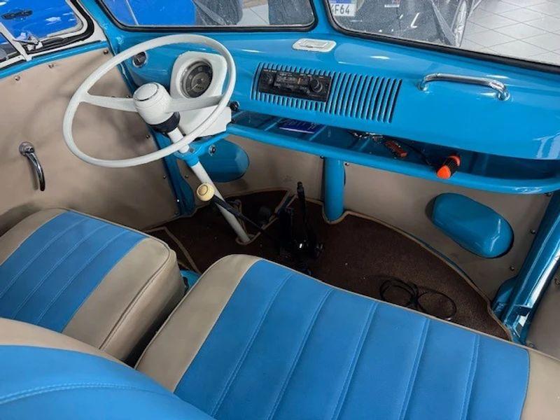 Kombi - Foto #4 do anúncio à venda de Carro clássico