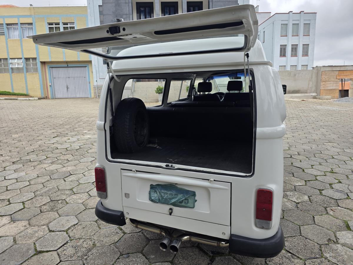 Kombi - Foto #9 do anúncio à venda de Carro clássico