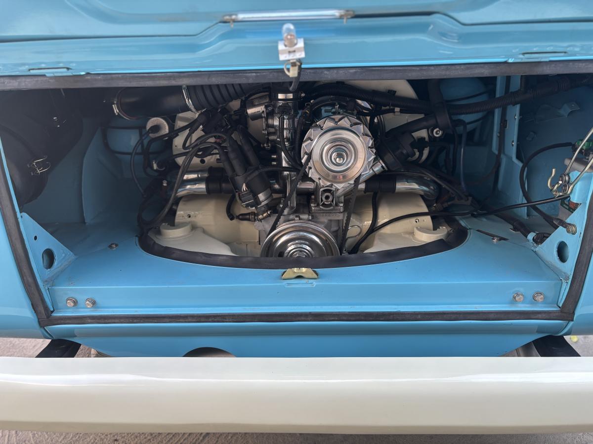 Kombi - Foto #2 do anúncio à venda de Carro clássico