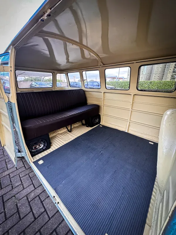 Kombi - Foto #3 do anúncio à venda de Carro clássico