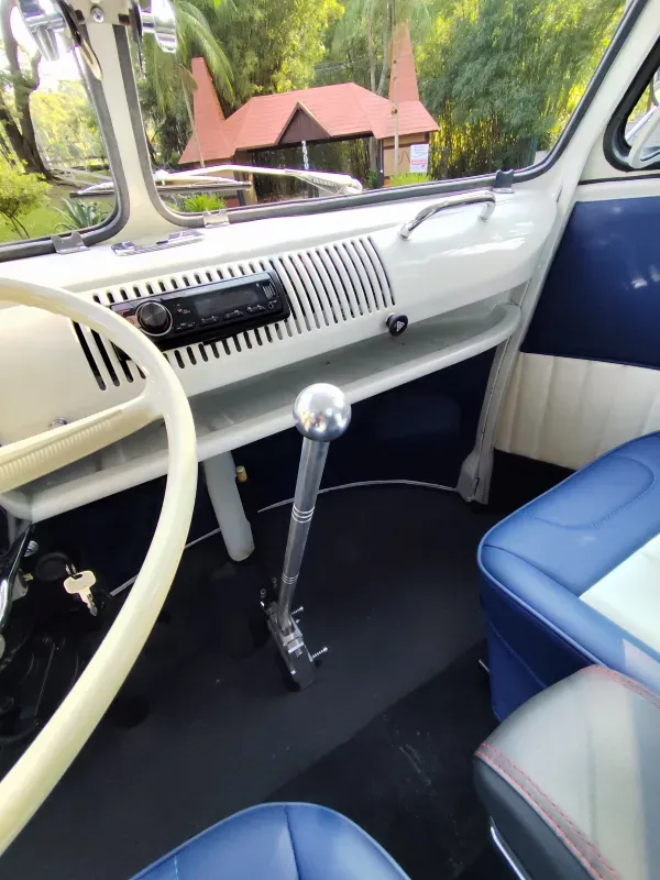 Kombi - Foto #17 do anúncio à venda de Carro clássico