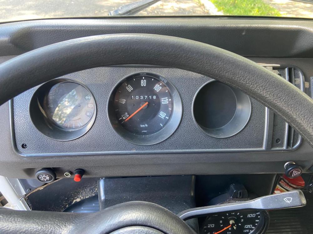 Kombi - Foto #3 do anúncio à venda de Carro clássico