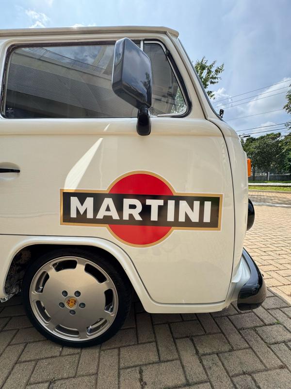 Kombi - Foto #4 do anúncio à venda de Carro clássico