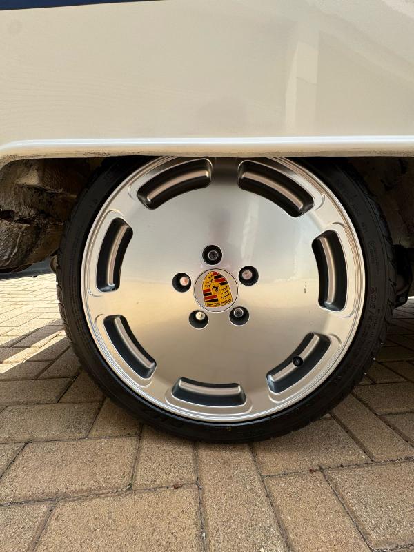 Kombi - Foto #17 do anúncio à venda de Carro clássico