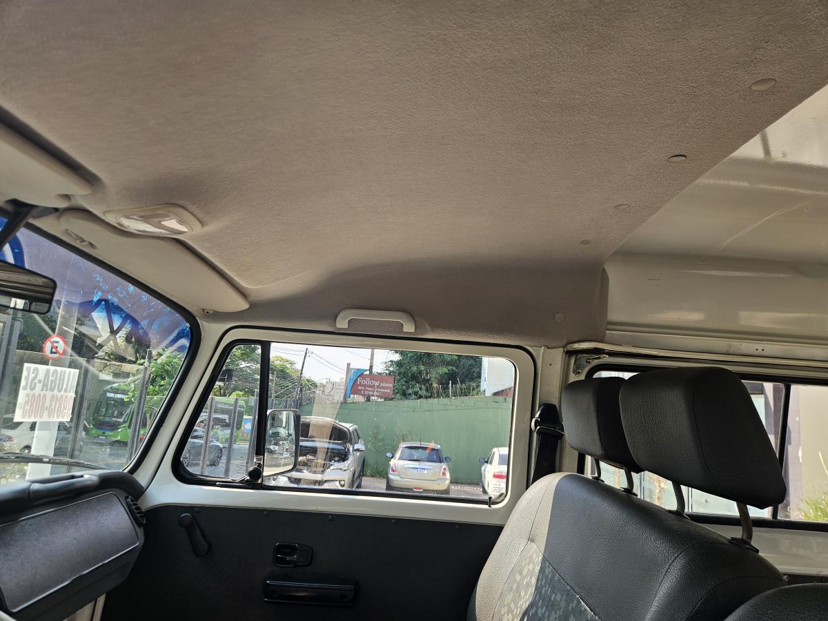 Kombi - Foto #3 do anúncio à venda de Carro clássico