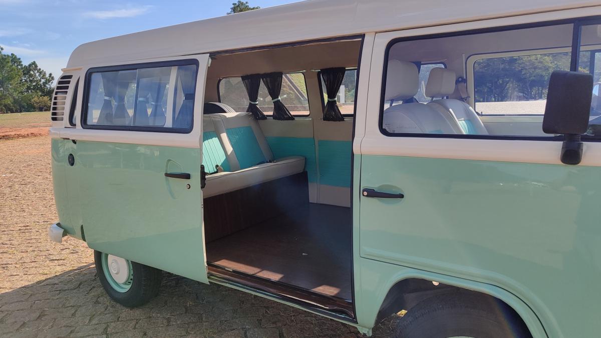 Kombi - Foto #3 do anúncio à venda de Carro clássico