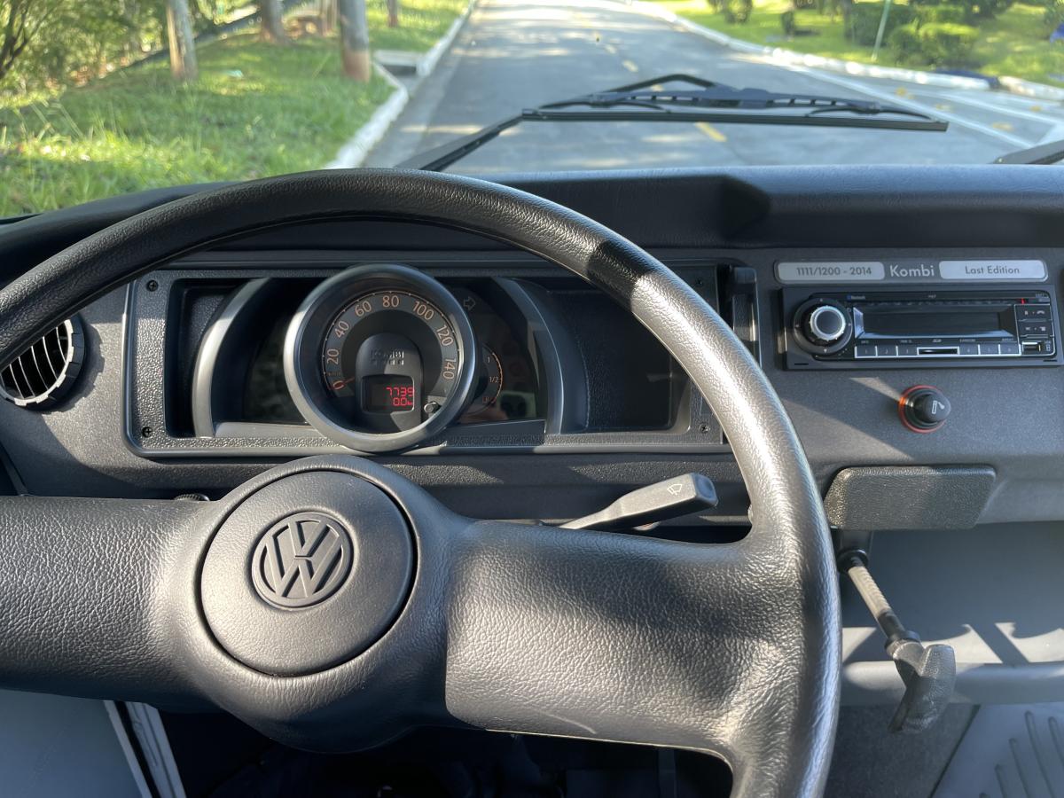 Kombi - Foto #3 do anúncio à venda de Carro clássico