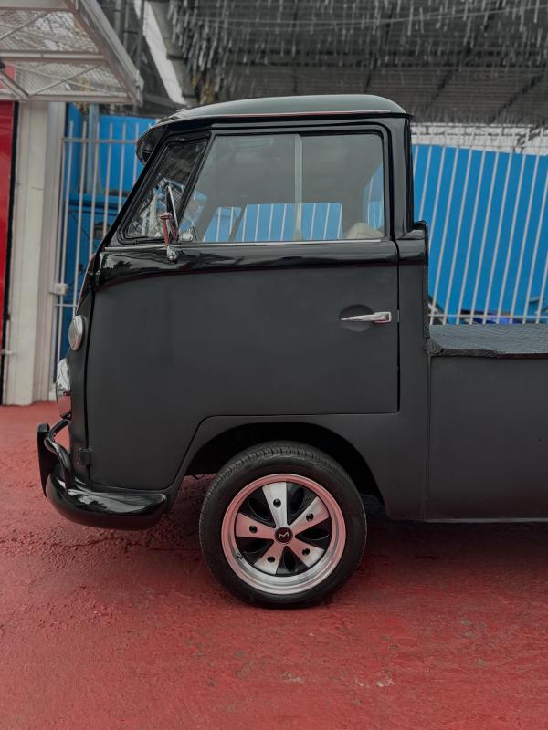 Kombi - Foto #4 do anúncio à venda de Carro clássico
