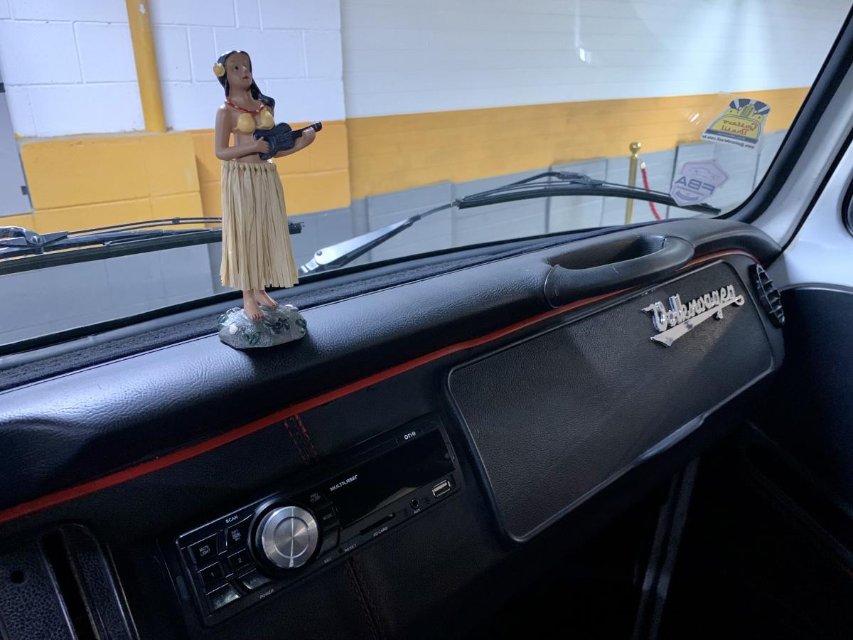 Kombi - Foto #4 do anúncio à venda de Carro clássico