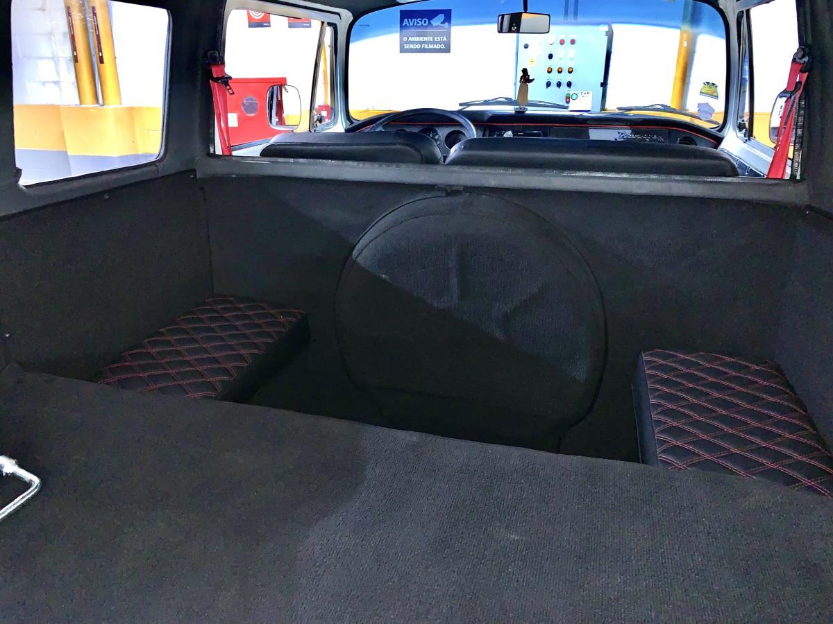 Kombi - Foto #7 do anúncio à venda de Carro clássico