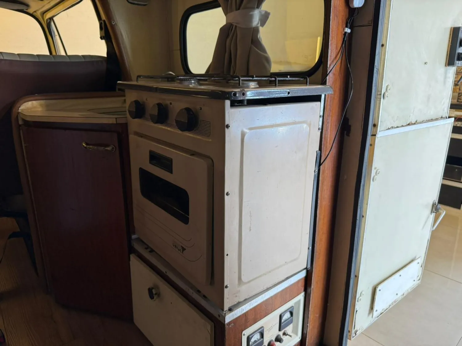 Kombi - Foto #17 do anúncio à venda de Carro clássico