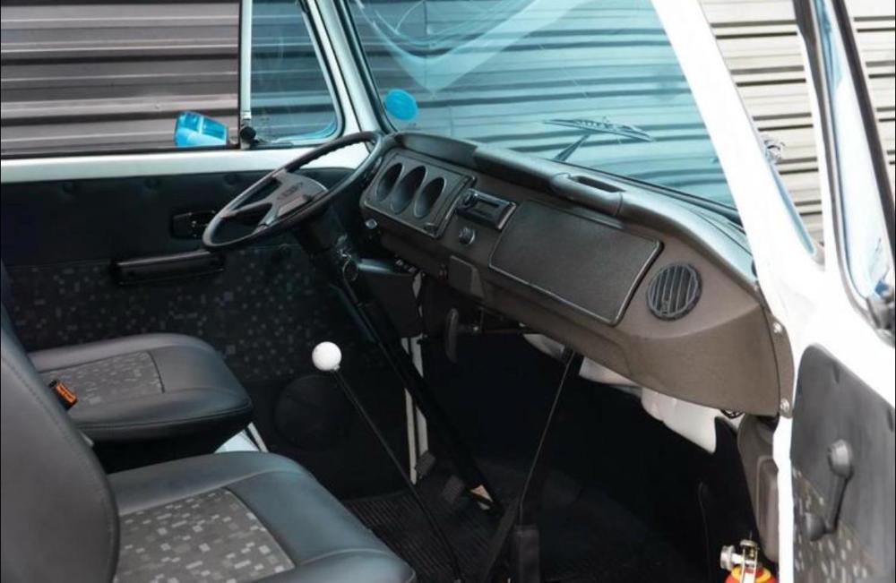 Kombi - Foto #10 do anúncio à venda de Carro clássico