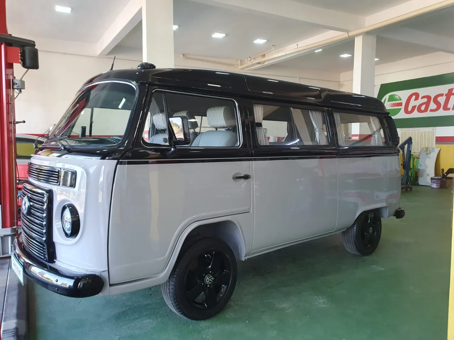 Kombi - Foto #10 do anúncio à venda de Carro clássico