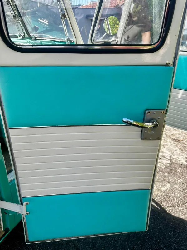 Kombi - Foto #20 do anúncio à venda de Carro clássico