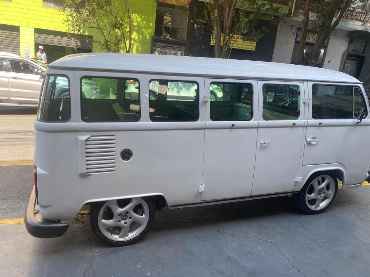 Kombi - Foto #3 do anúncio à venda de Carro clássico
