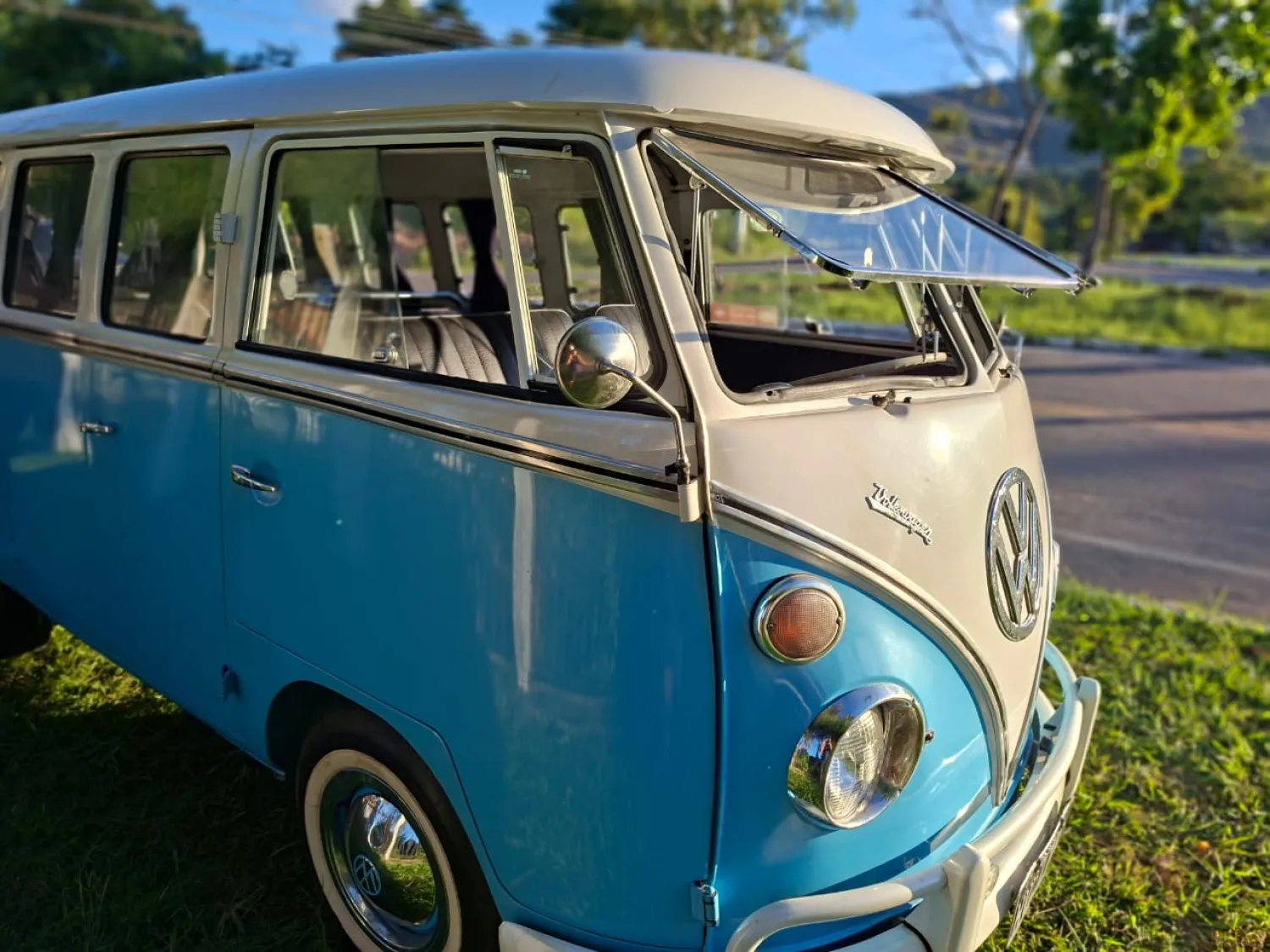 Kombi - Foto #2 do anúncio à venda de Carro clássico