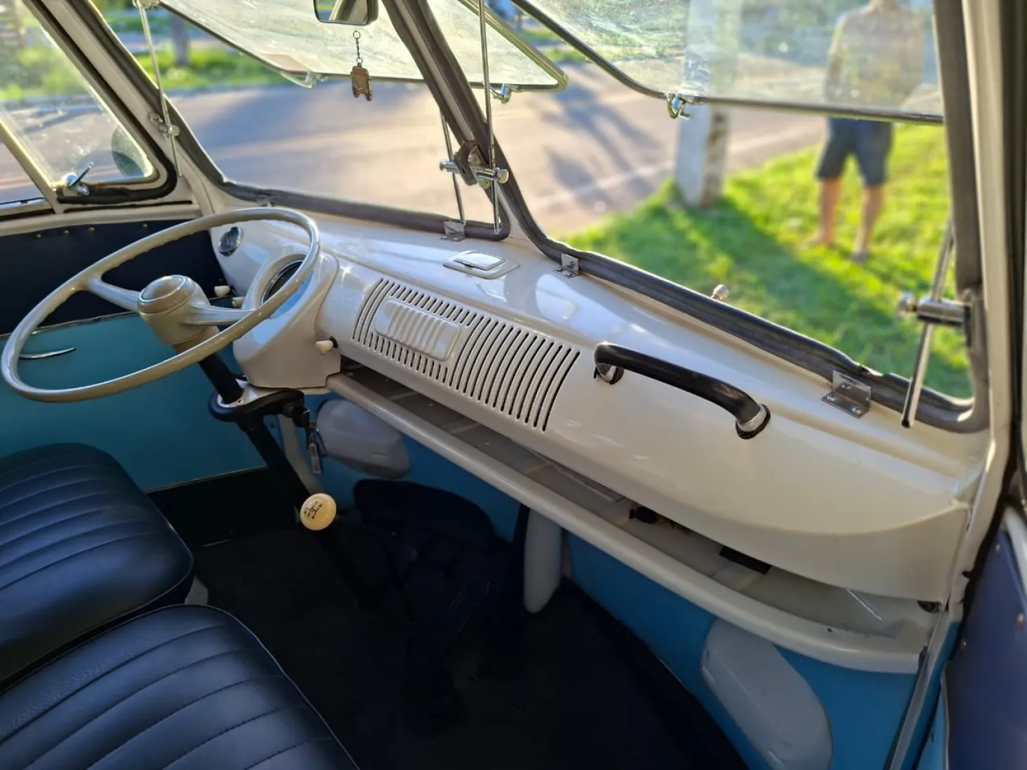 Kombi - Foto #10 do anúncio à venda de Carro clássico