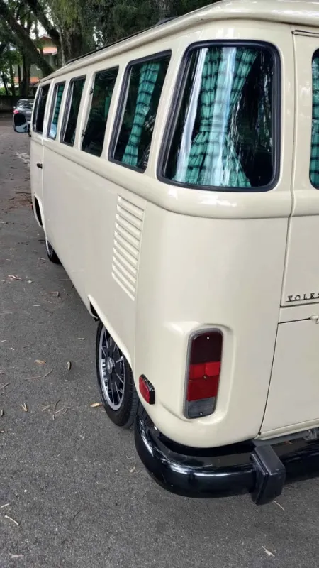 Kombi - Foto #3 do anúncio à venda de Carro clássico