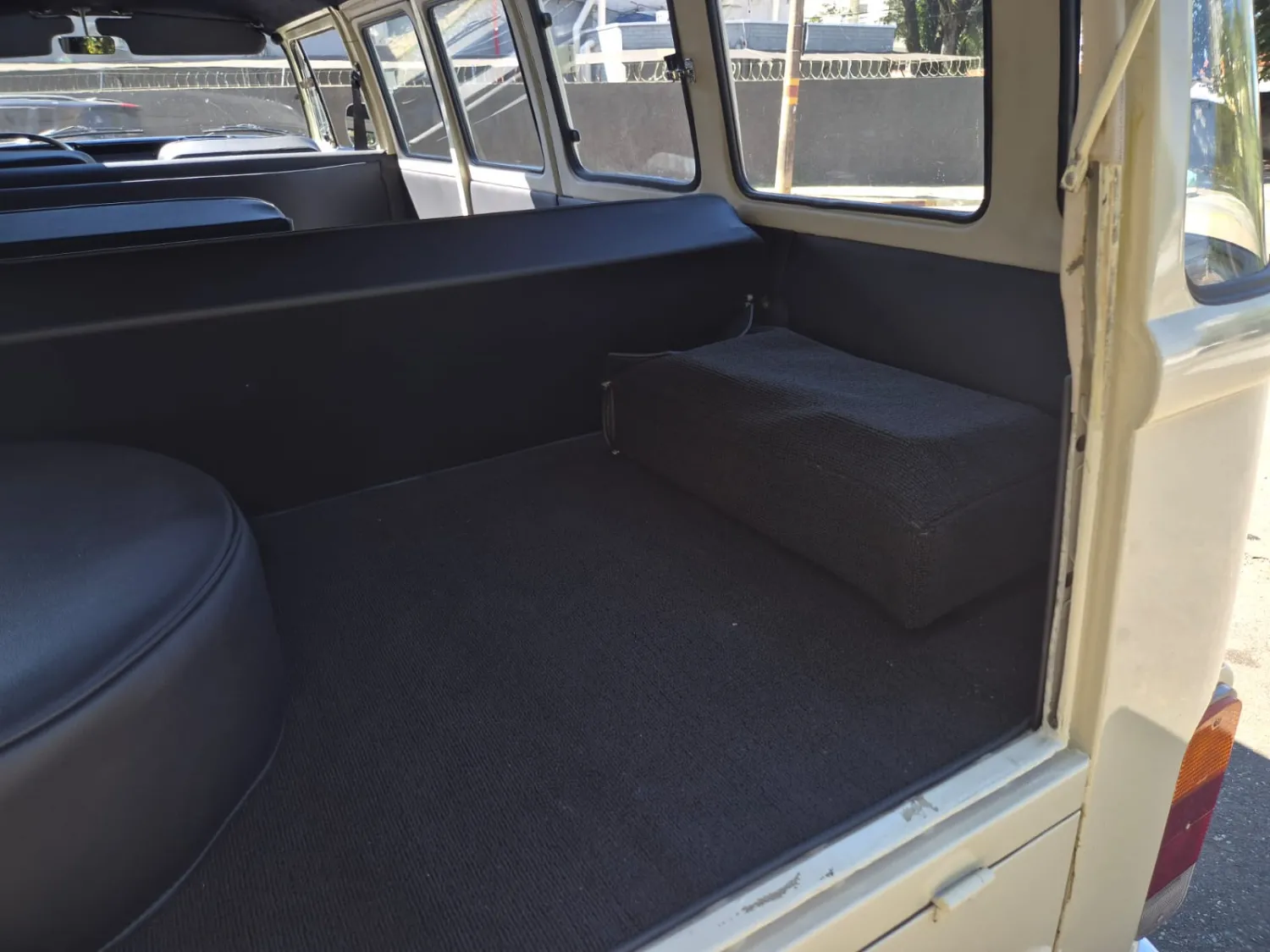 avv-volkswagen-kombi-venda-2bc4db2-imagem-024