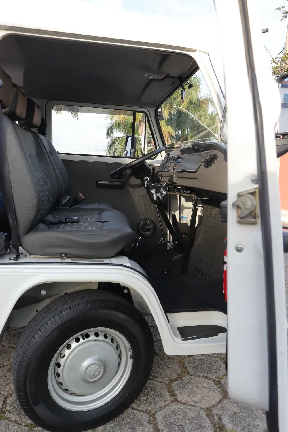 Kombi - Foto #12 do anúncio à venda de Carro clássico