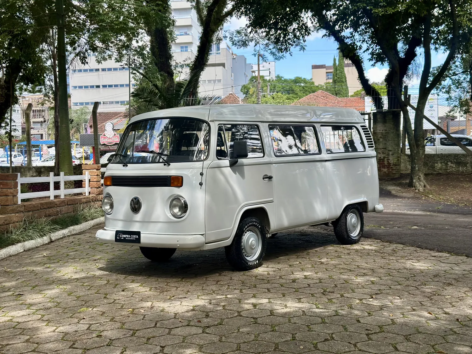 Kombi - Foto #2 do anúncio à venda de Carro clássico