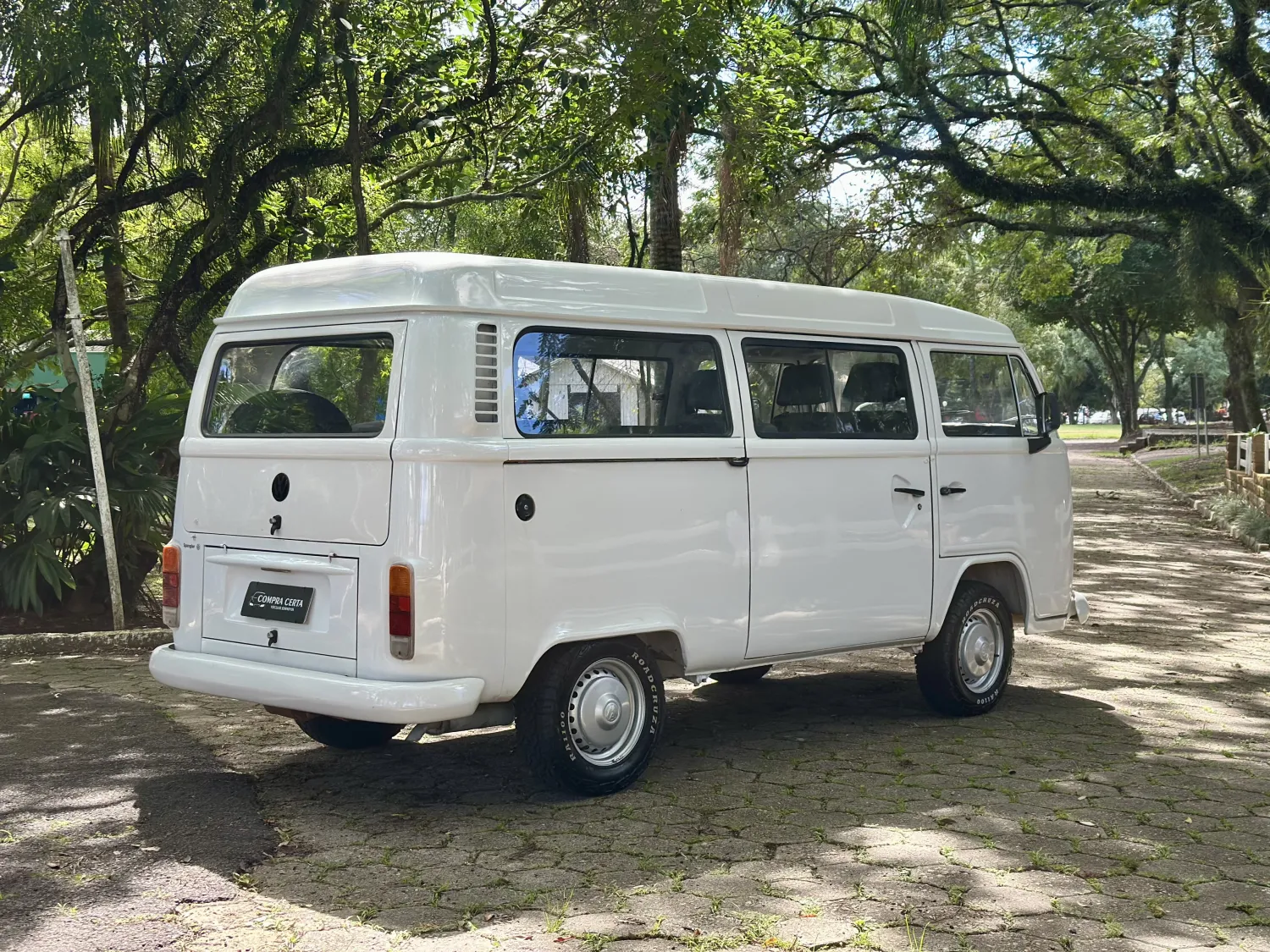 Kombi - Foto #3 do anúncio à venda de Carro clássico