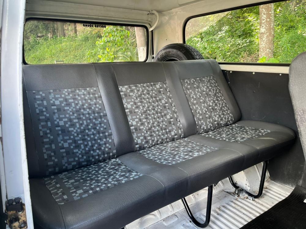 Kombi - Foto #5 do anúncio à venda de Carro clássico