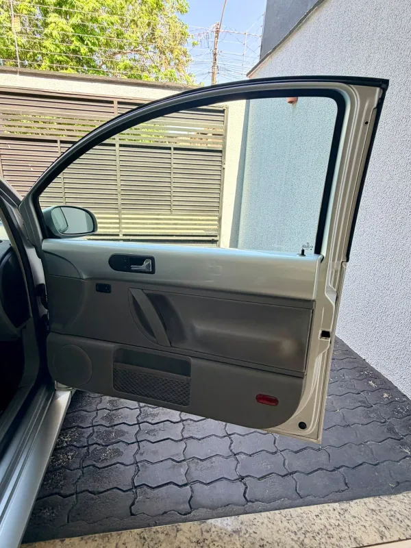 avv-volkswagen-new-beetle-venda-2d915c1-imagem-018