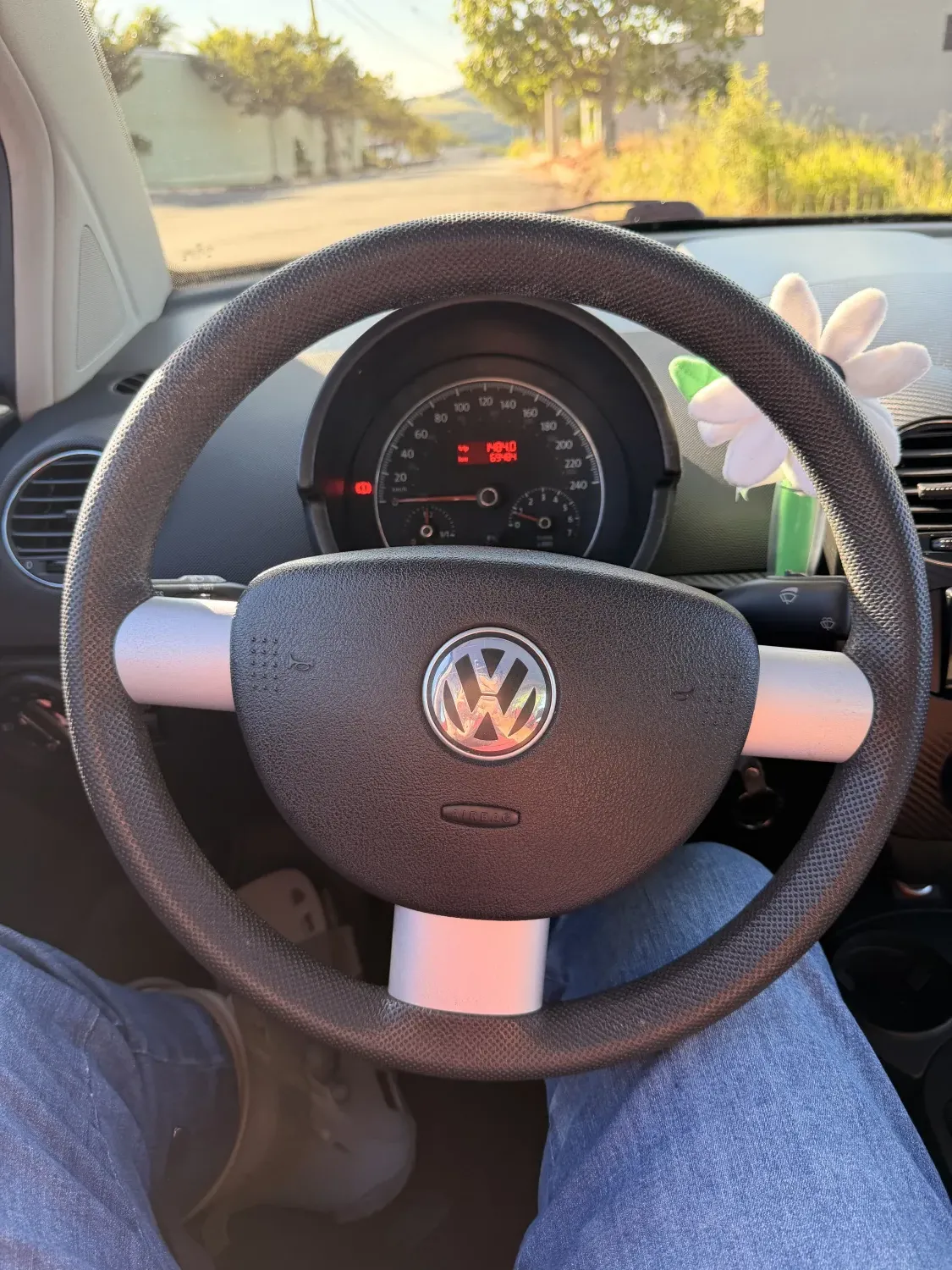 avv-volkswagen-new-beetle-venda-2f848c7-imagem-008