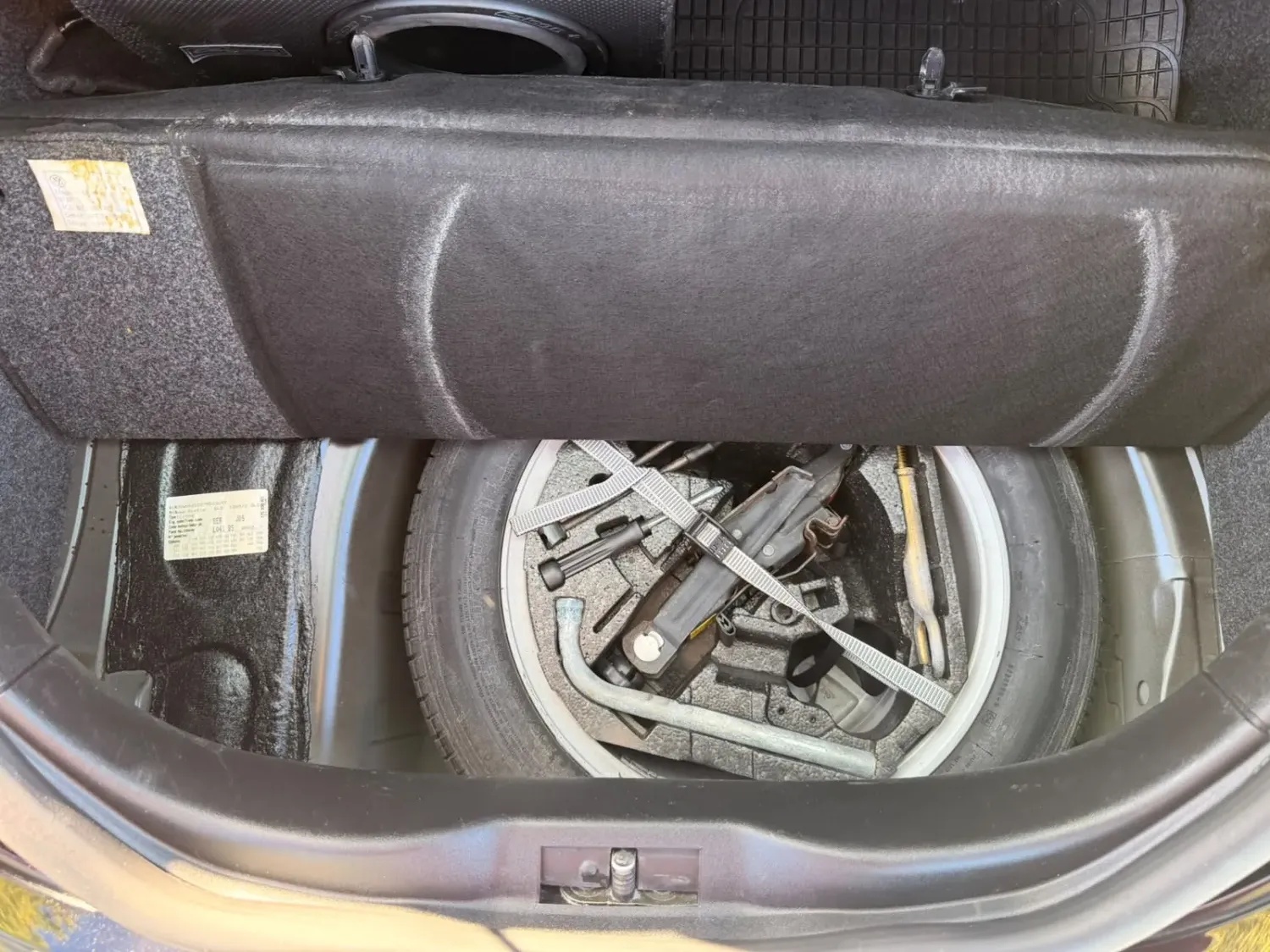 avv-volkswagen-new-beetle-venda-2f848c7-imagem-011