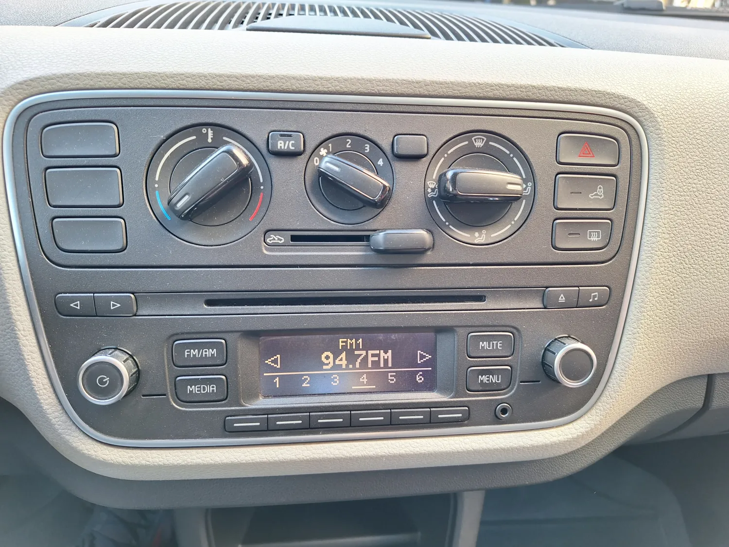 avv-volkswagen-up-venda-15105c6-imagem-004