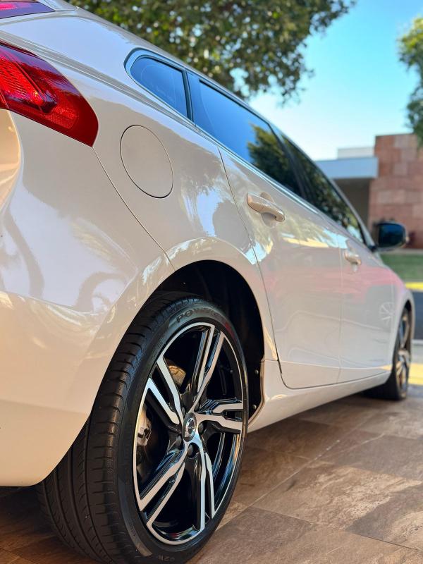 V40 - Foto #4 do anúncio à venda de Carro clássico