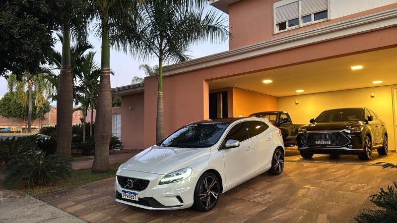 V40 - Foto #8 do anúncio à venda de Carro clássico