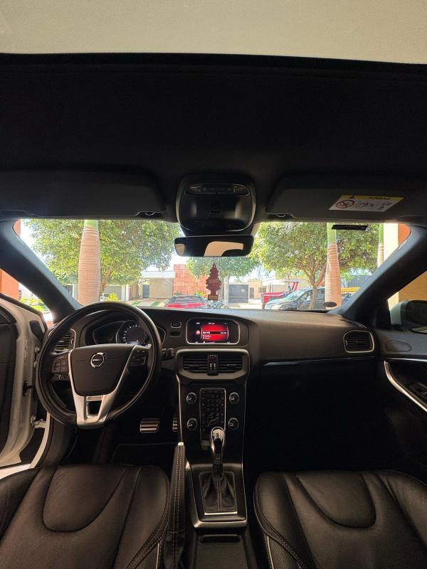 V40 - Foto #19 do anúncio à venda de Carro clássico