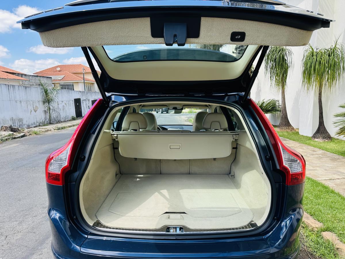 XC60 - Foto #2 do anúncio à venda de Carro clássico