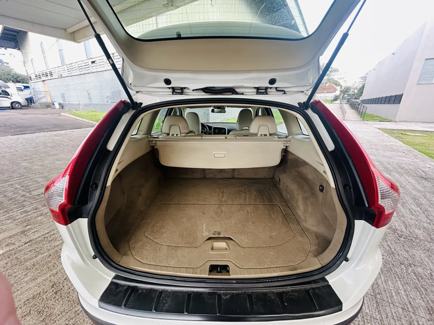 avv-volvo-xc60-venda-e04dadd-imagem-006